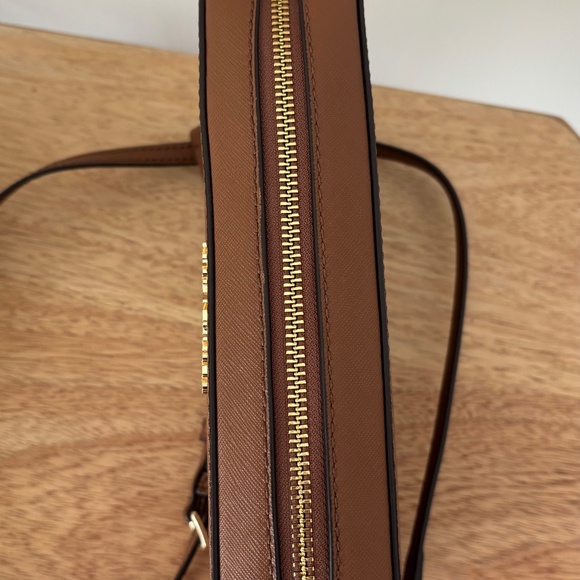 Michael Kors Jet Set Item  EW Crossbody - Picture 4 of 14